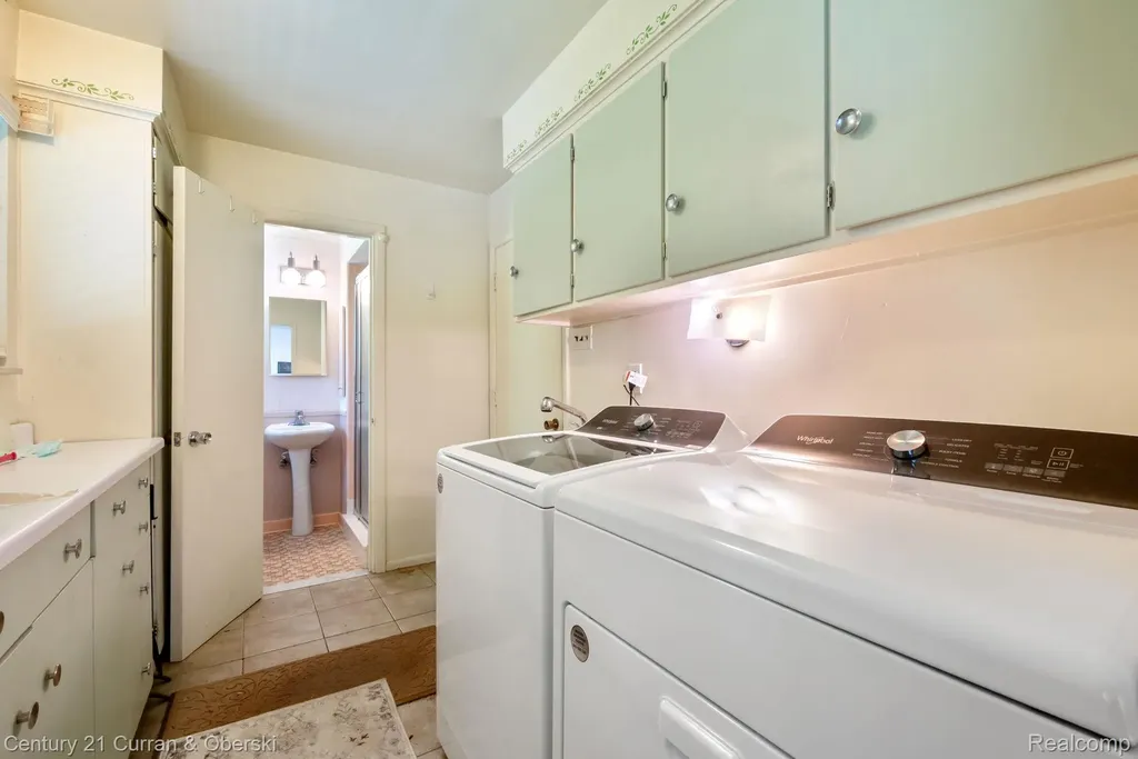 36634 W Lyman Road Farmington Hills City MI 48331
