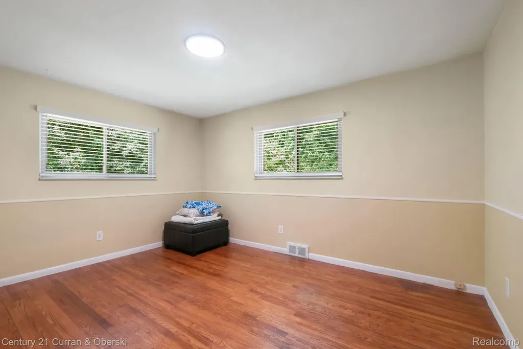 36634 W Lyman Road Farmington Hills City MI 48331