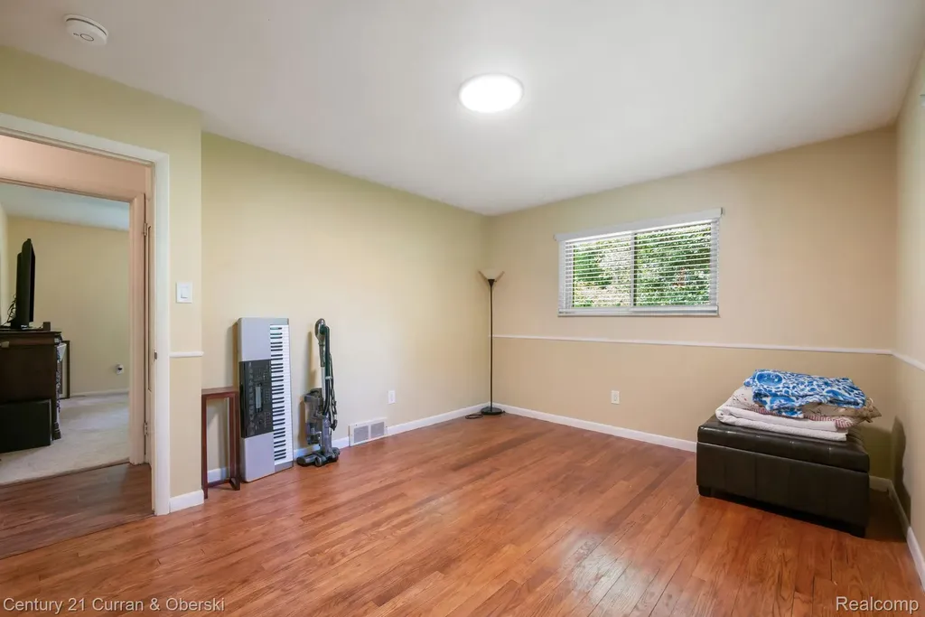 36634 W Lyman Road Farmington Hills City MI 48331