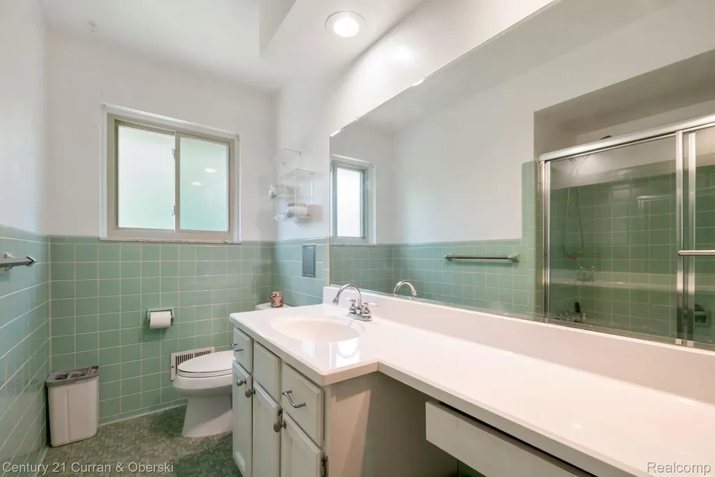 36634 W Lyman Road Farmington Hills City MI 48331