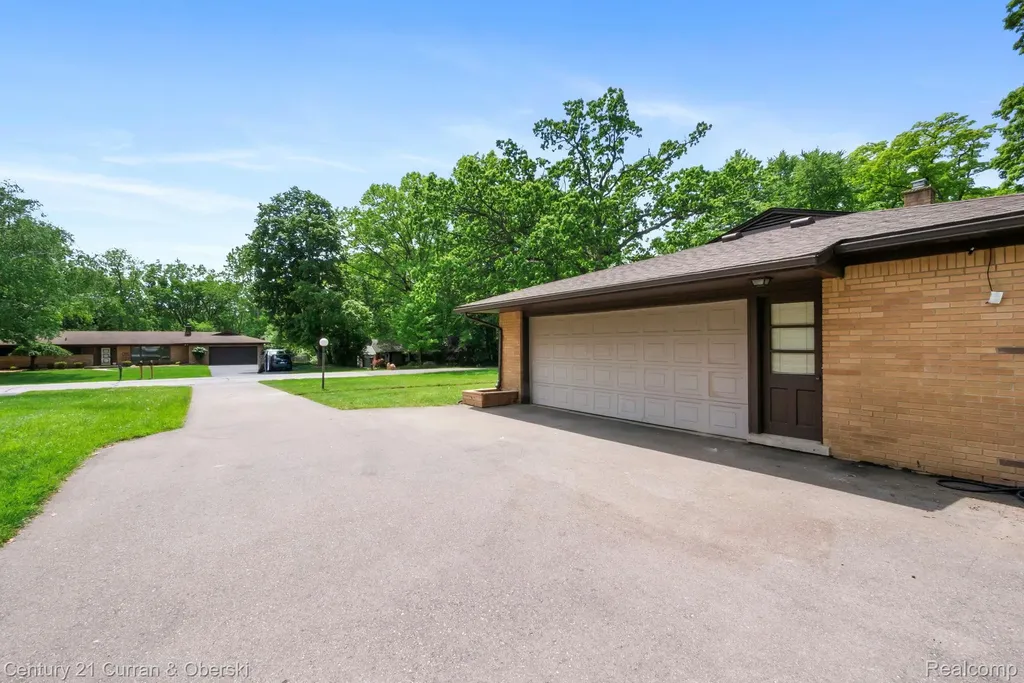 36634 W Lyman Road Farmington Hills City MI 48331