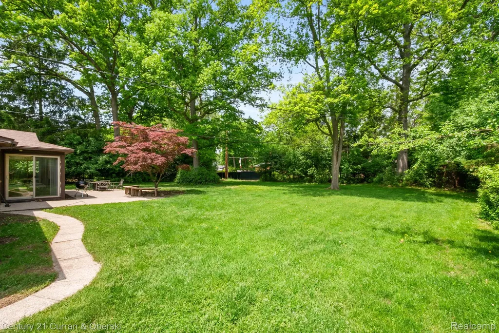 36634 W Lyman Road Farmington Hills City MI 48331