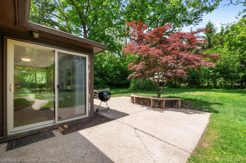 36634 W Lyman Road Farmington Hills City MI 48331