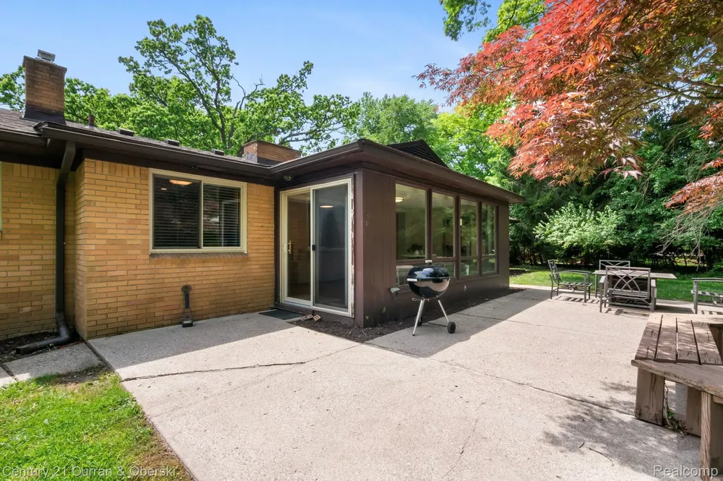 36634 W Lyman Road Farmington Hills City MI 48331