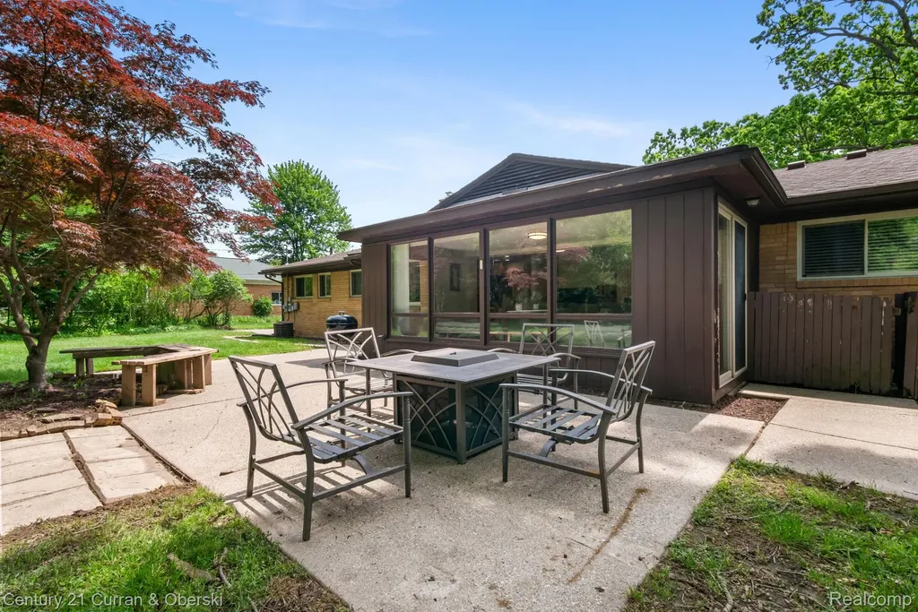 36634 W Lyman Road Farmington Hills City MI 48331