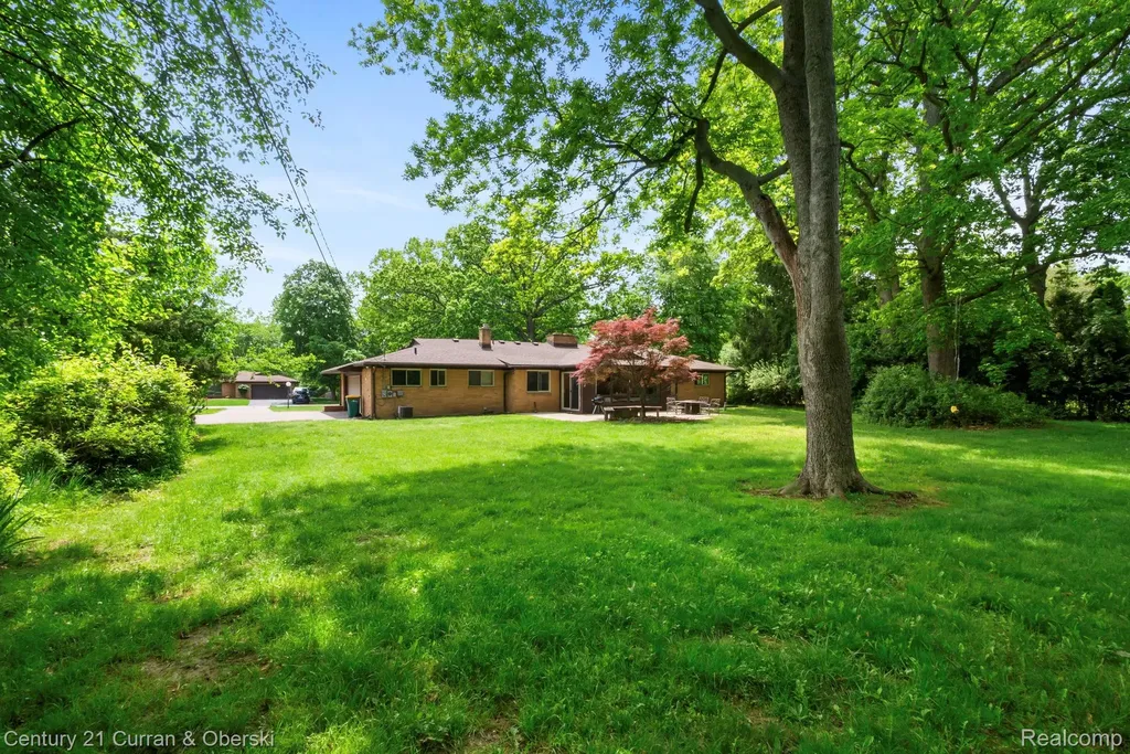 36634 W Lyman Road Farmington Hills City MI 48331