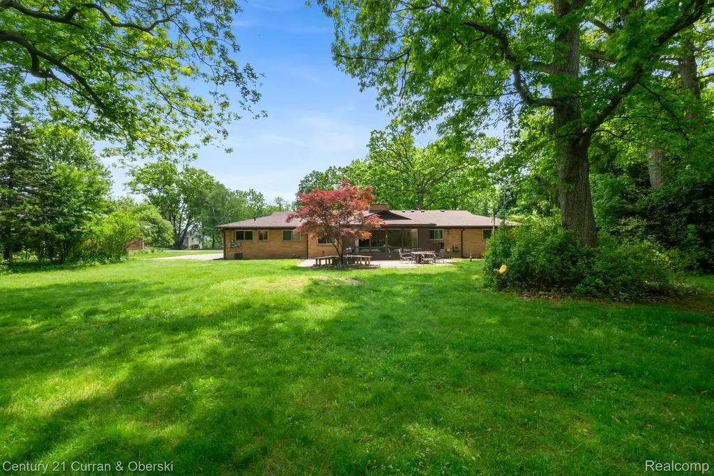 36634 W Lyman Road Farmington Hills City MI 48331