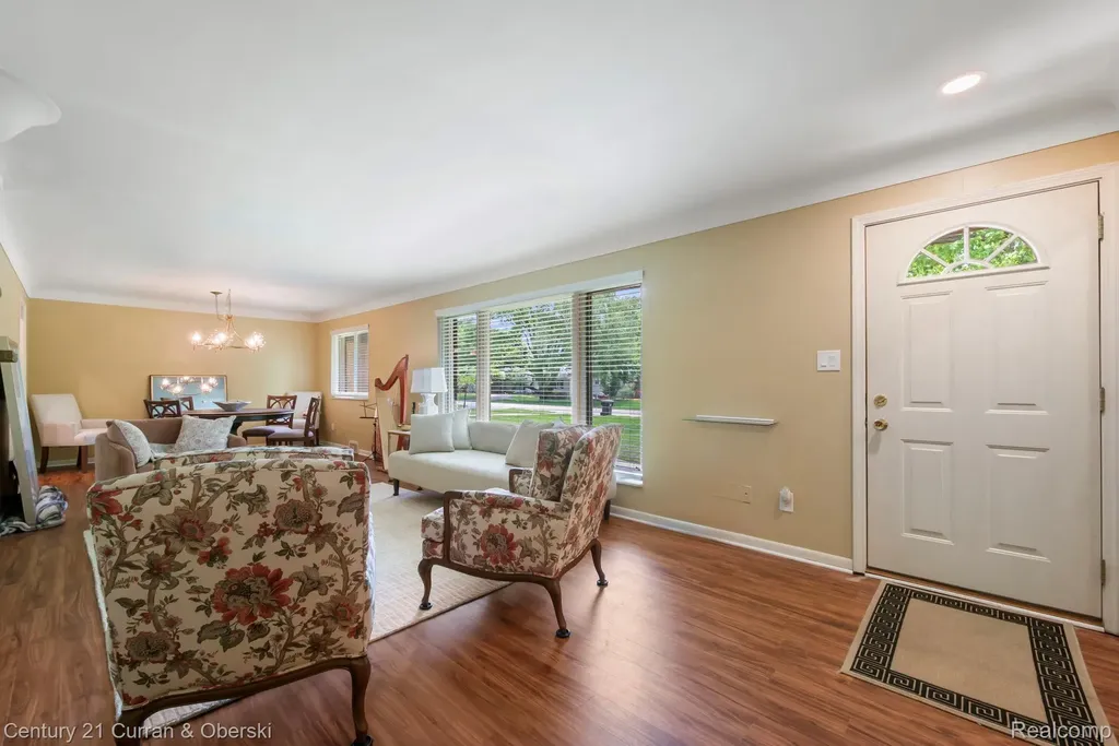 36634 W Lyman Road Farmington Hills City MI 48331