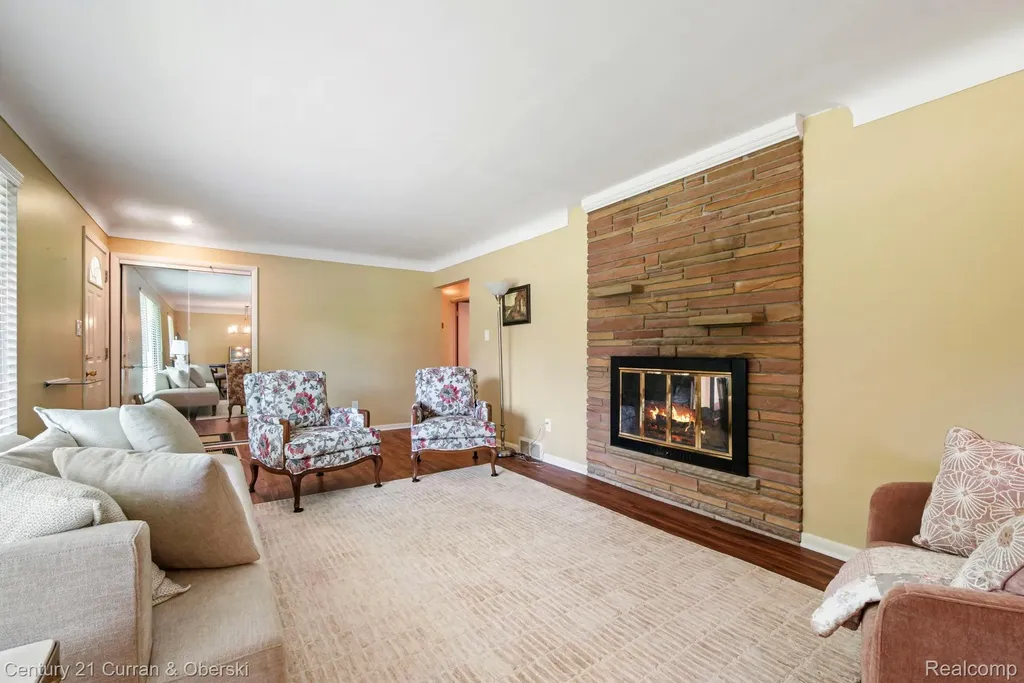 36634 W Lyman Road Farmington Hills City MI 48331