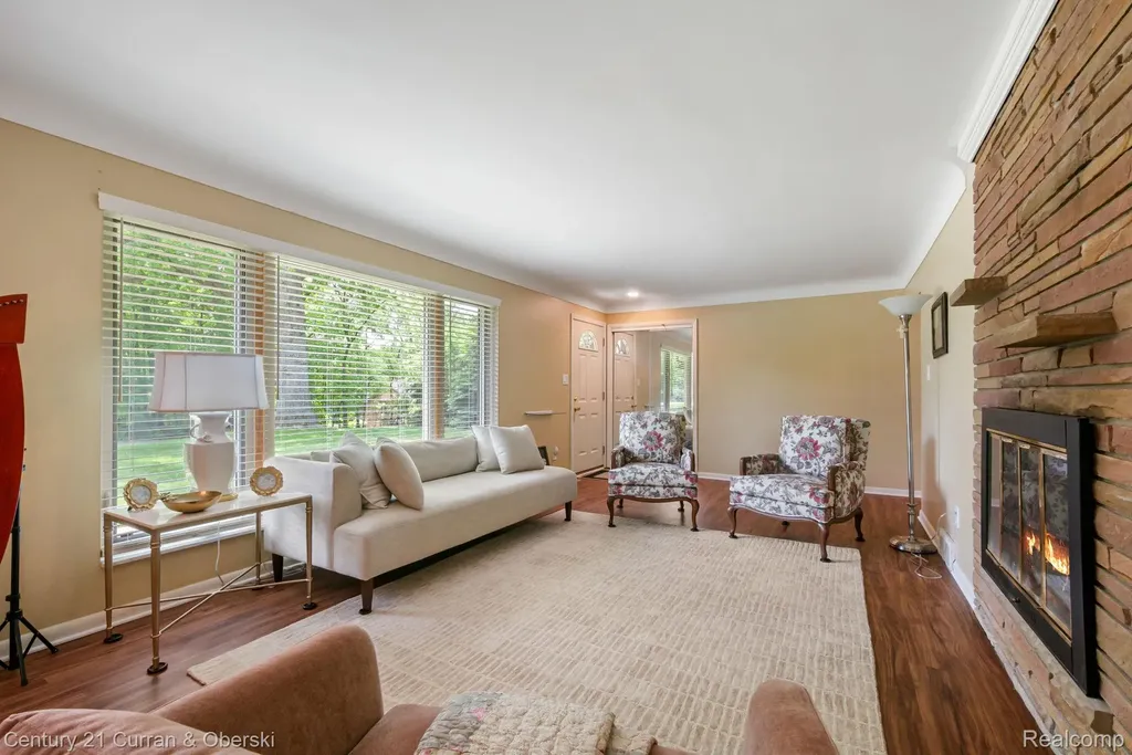 36634 W Lyman Road Farmington Hills City MI 48331