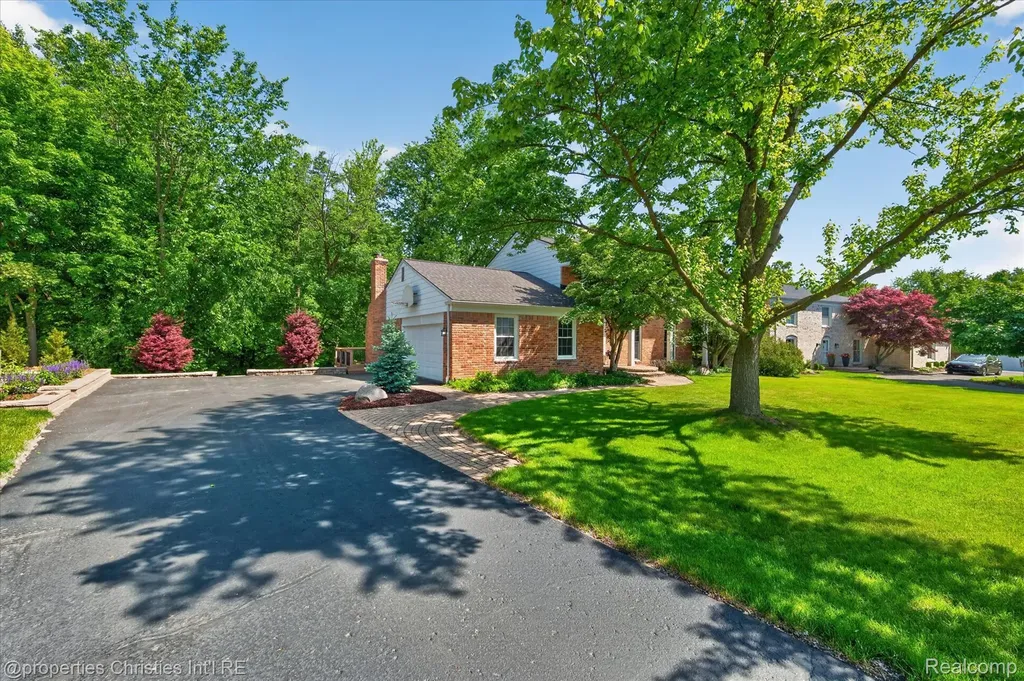 4352 Greenstown Drive West Bloomfield Charter Township MI 48323