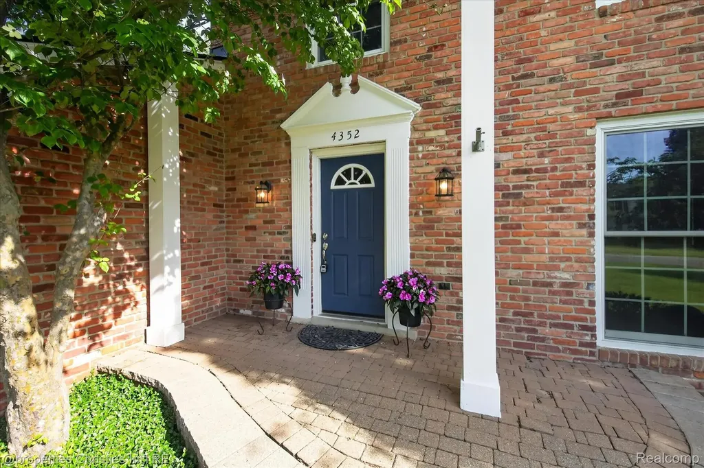 4352 Greenstown Drive West Bloomfield Charter Township MI 48323