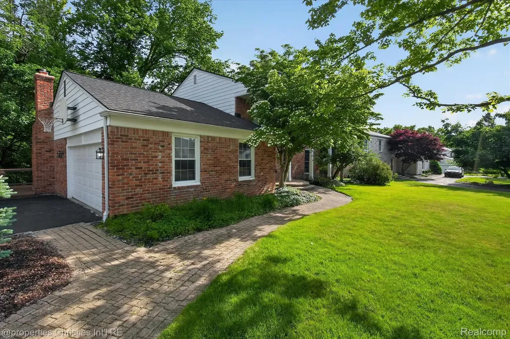 4352 Greenstown Drive West Bloomfield Charter Township MI 48323