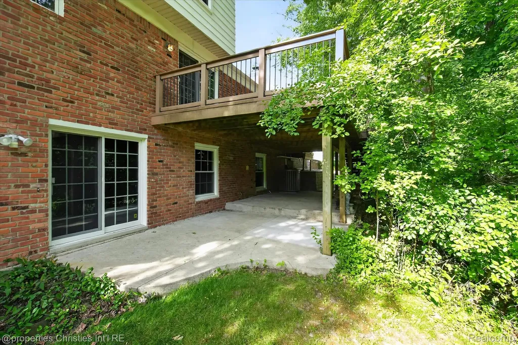 4352 Greenstown Drive West Bloomfield Charter Township MI 48323