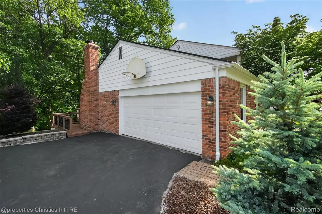 4352 Greenstown Drive West Bloomfield Charter Township MI 48323