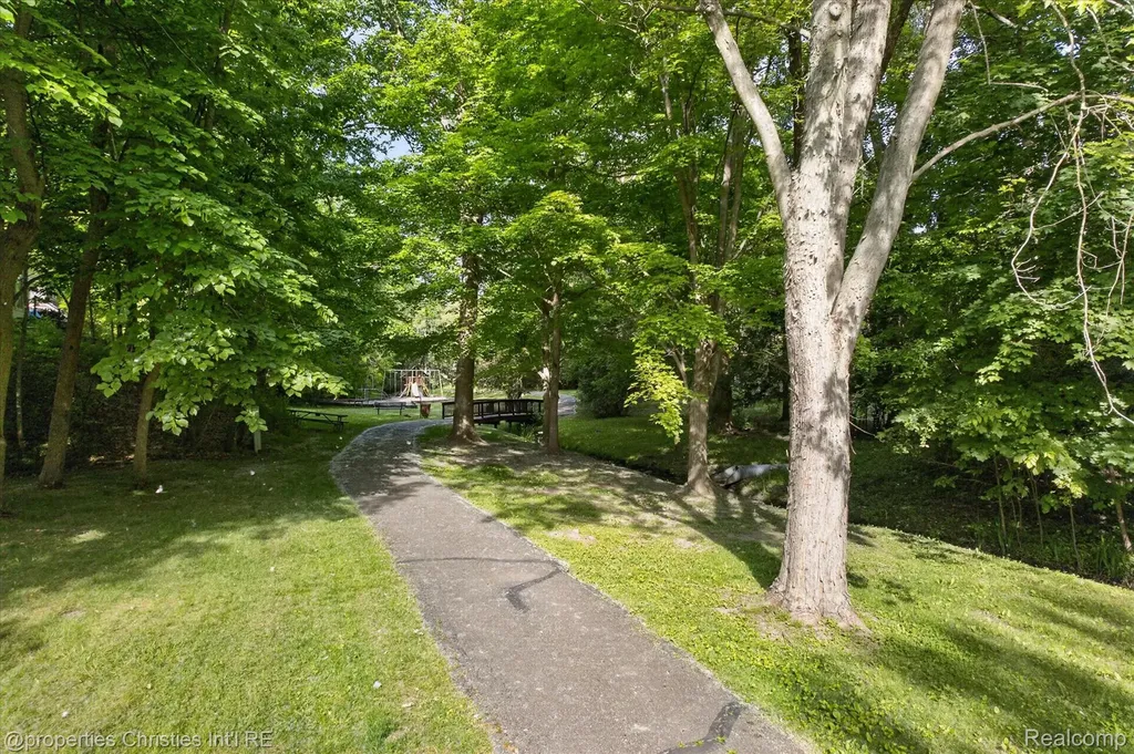 4352 Greenstown Drive West Bloomfield Charter Township MI 48323