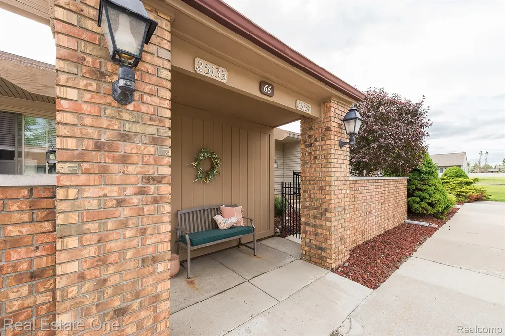 25137 Jefferson Court South Lyon City MI 48178