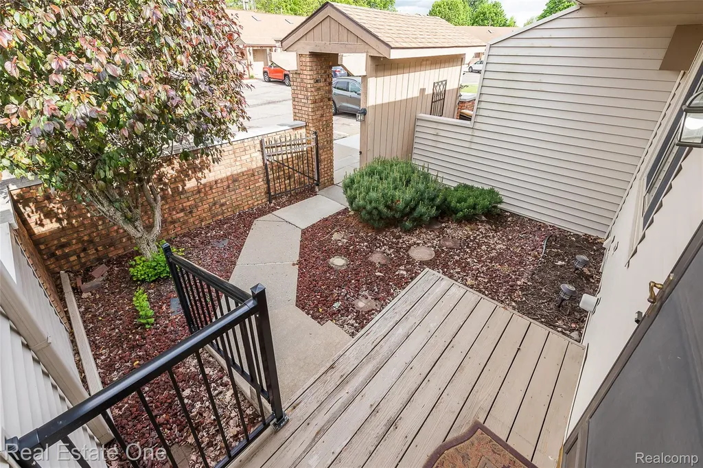 25137 Jefferson Court South Lyon City MI 48178