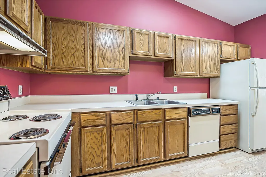 25137 Jefferson Court South Lyon City MI 48178