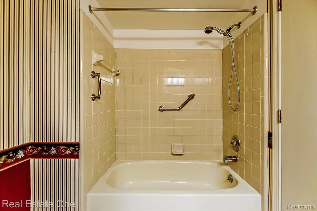 25137 Jefferson Court South Lyon City MI 48178