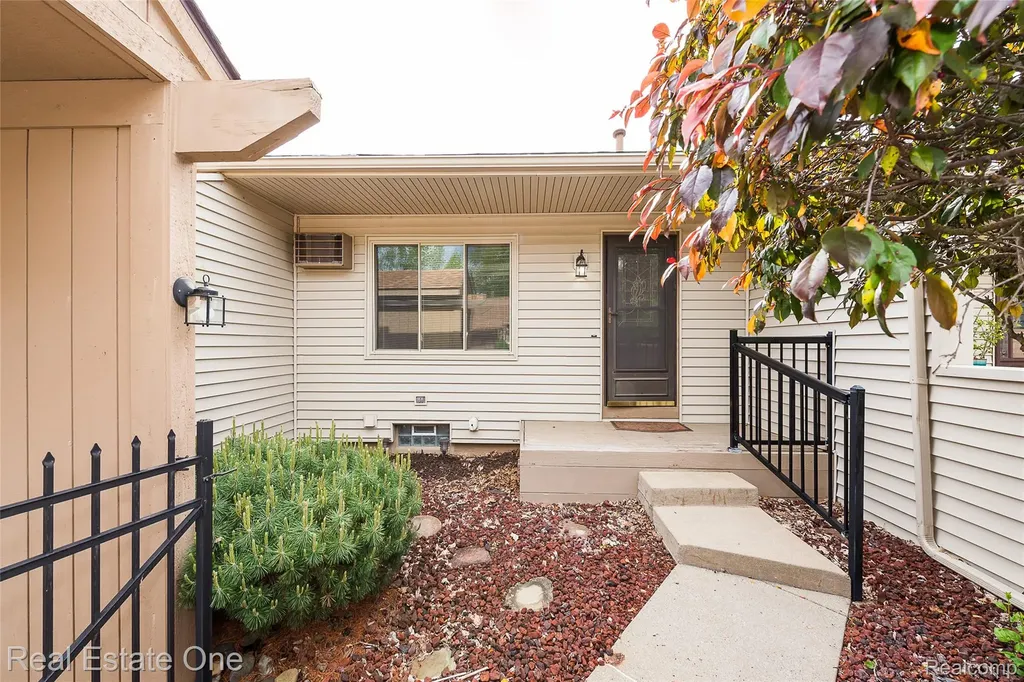 25137 Jefferson Court South Lyon City MI 48178