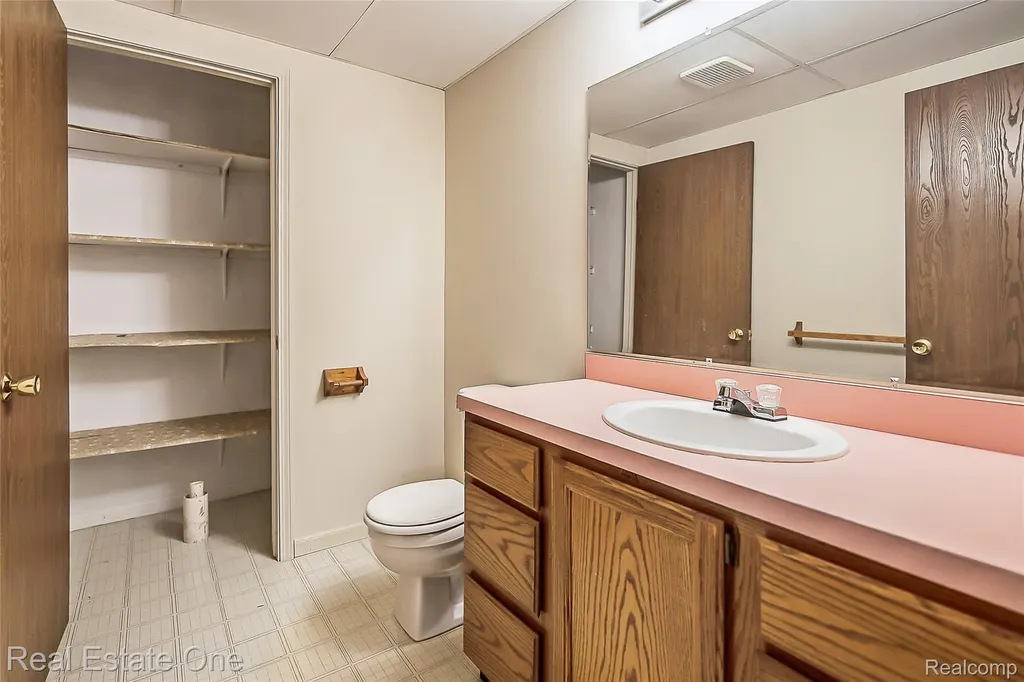 25137 Jefferson Court South Lyon City MI 48178