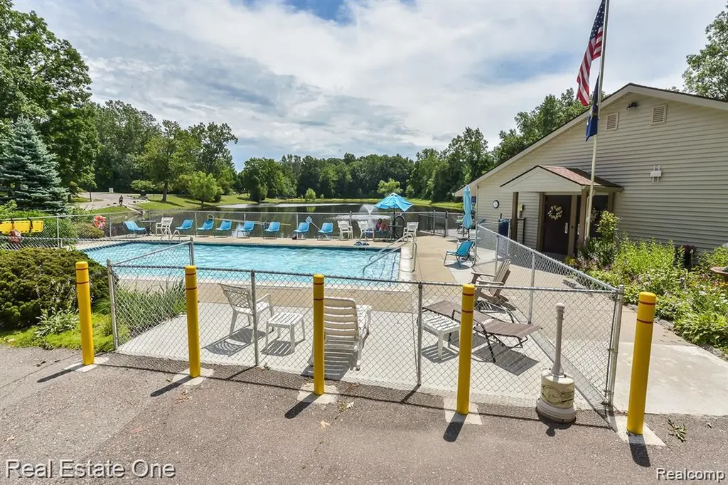 25137 Jefferson Court South Lyon City MI 48178