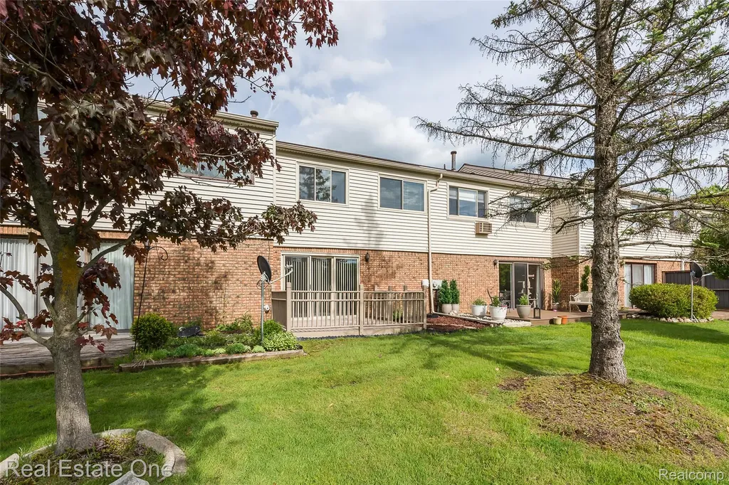 25137 Jefferson Court South Lyon City MI 48178