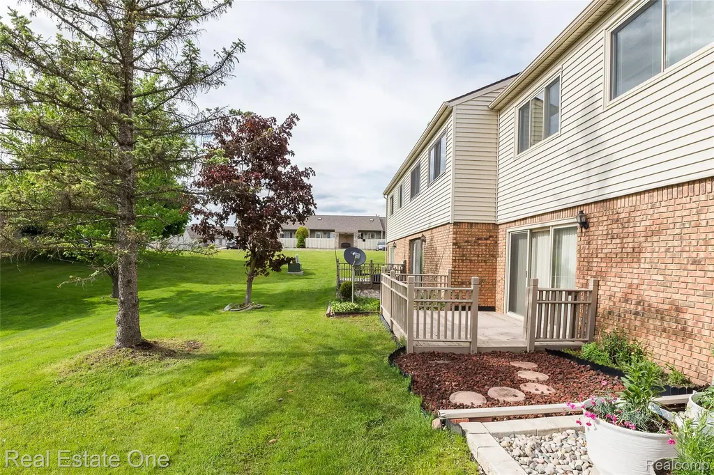 25137 Jefferson Court South Lyon City MI 48178