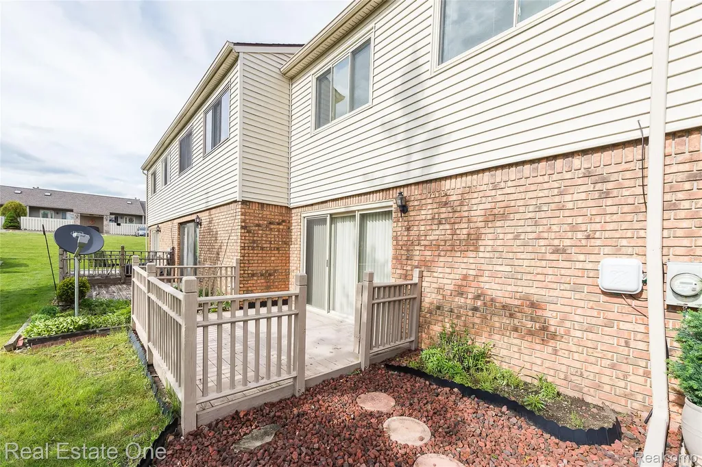25137 Jefferson Court South Lyon City MI 48178