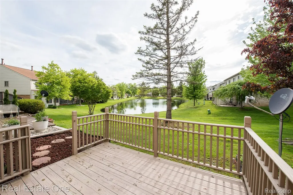 25137 Jefferson Court South Lyon City MI 48178