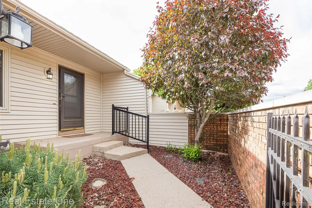 25137 Jefferson Court South Lyon City MI 48178