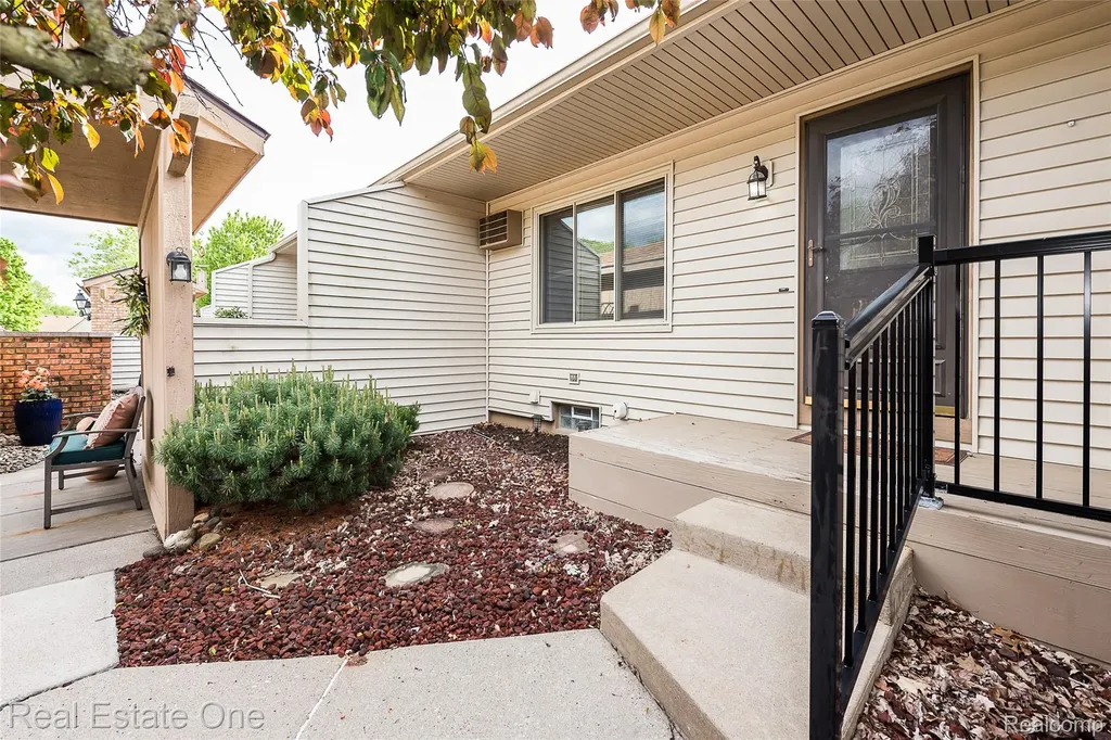 25137 Jefferson Court South Lyon City MI 48178