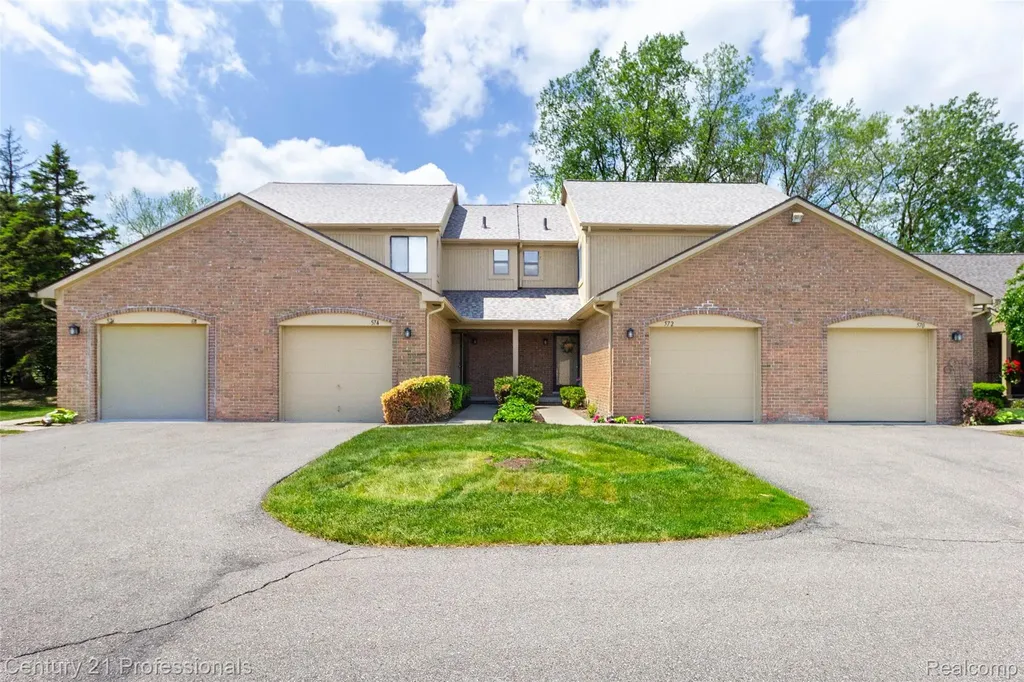 574 Tennyson Rochester Hills City MI 48307