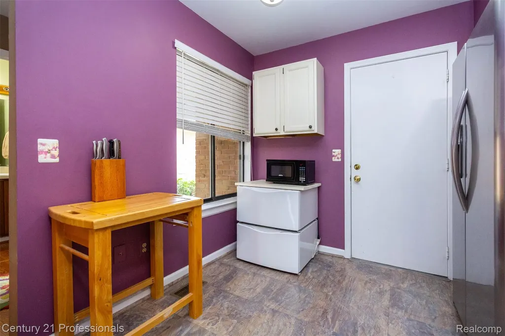 574 Tennyson Rochester Hills City MI 48307