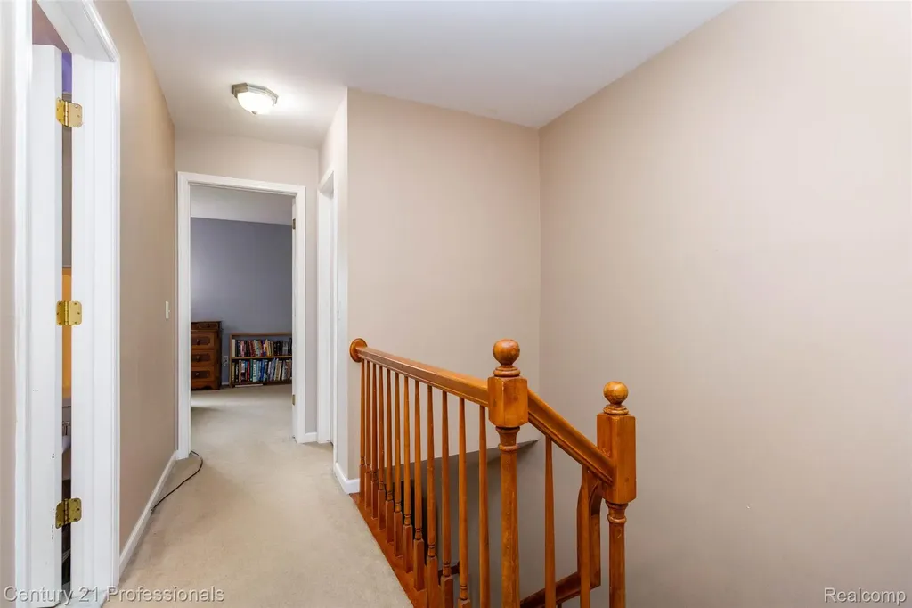 574 Tennyson Rochester Hills City MI 48307