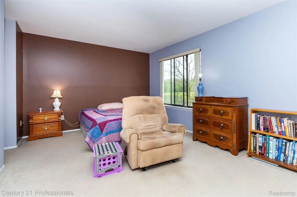 574 Tennyson Rochester Hills City MI 48307