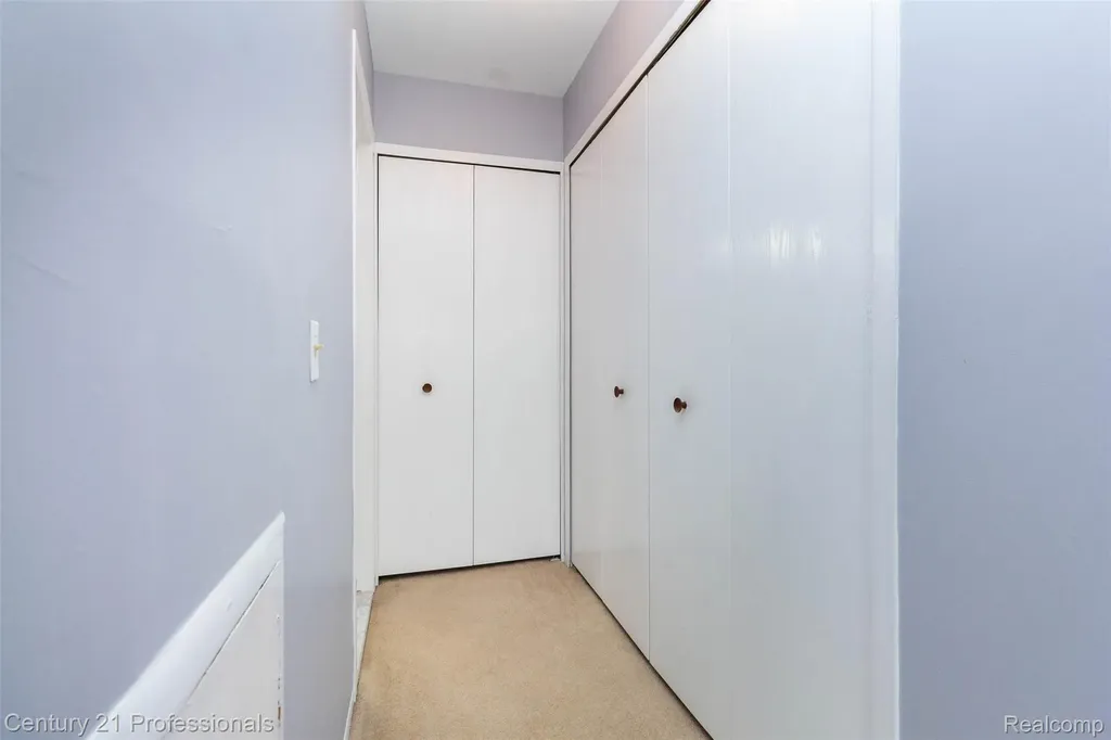 574 Tennyson Rochester Hills City MI 48307