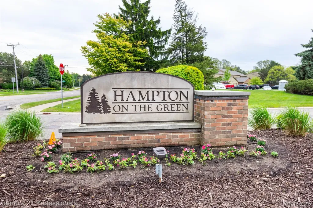 574 Tennyson Rochester Hills City MI 48307