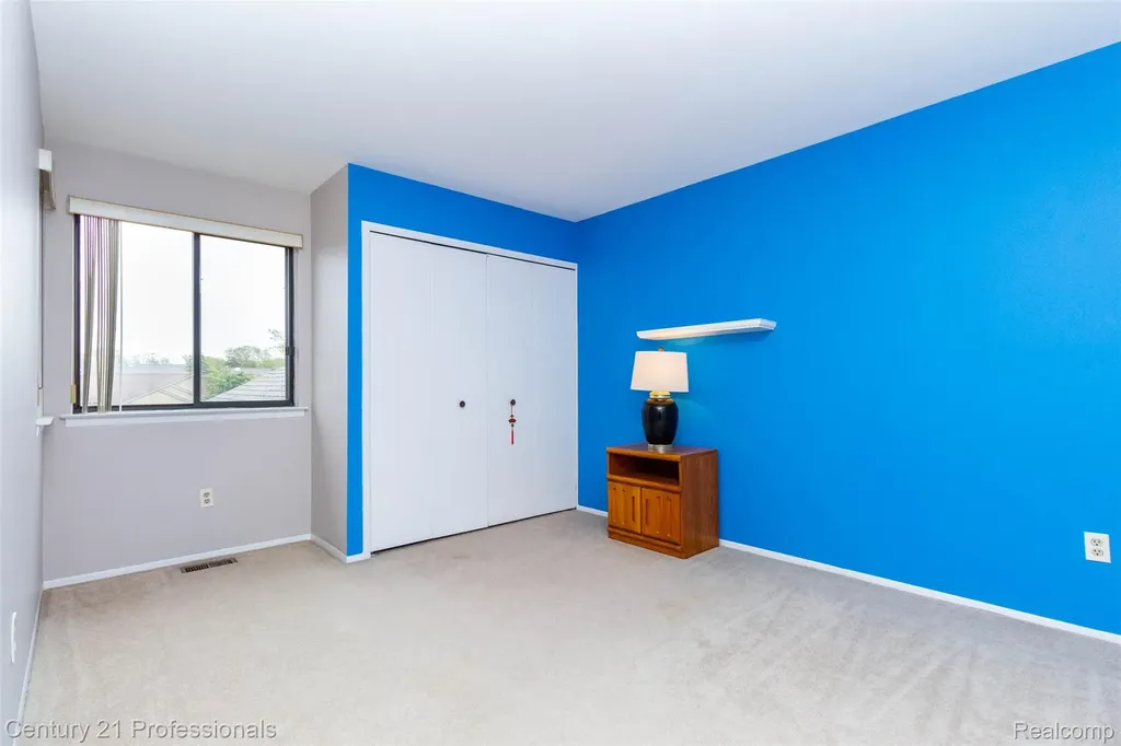 574 Tennyson Rochester Hills City MI 48307