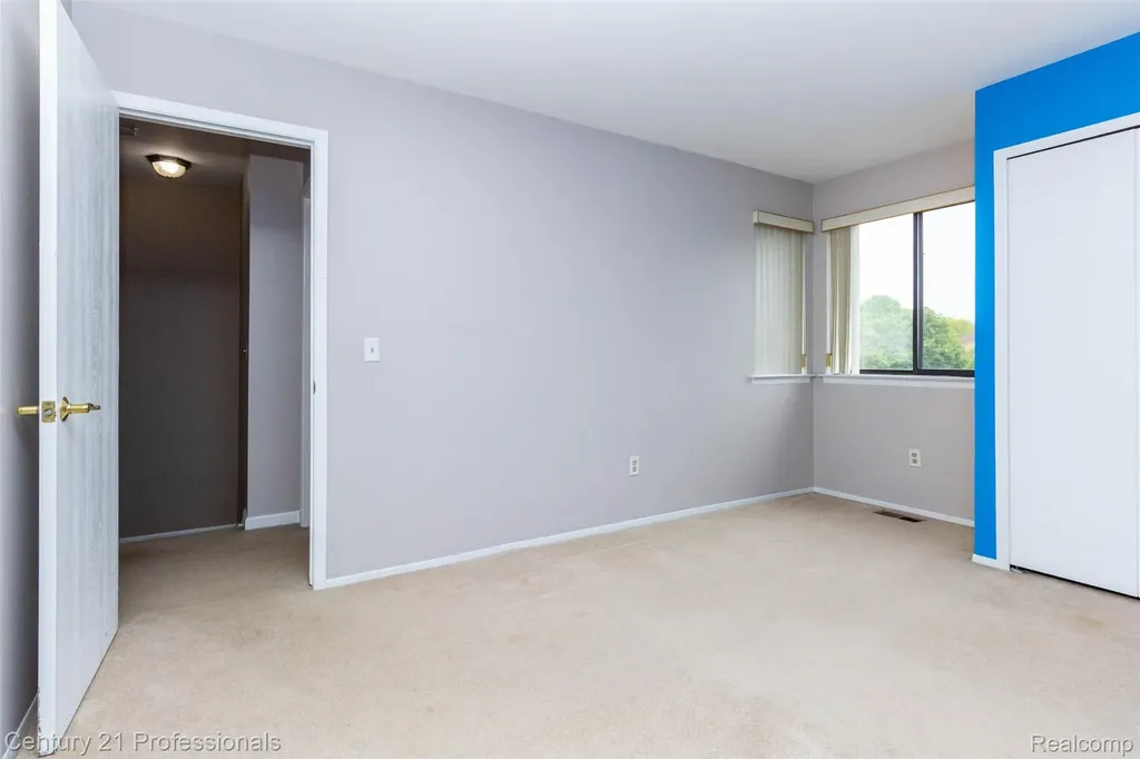 574 Tennyson Rochester Hills City MI 48307