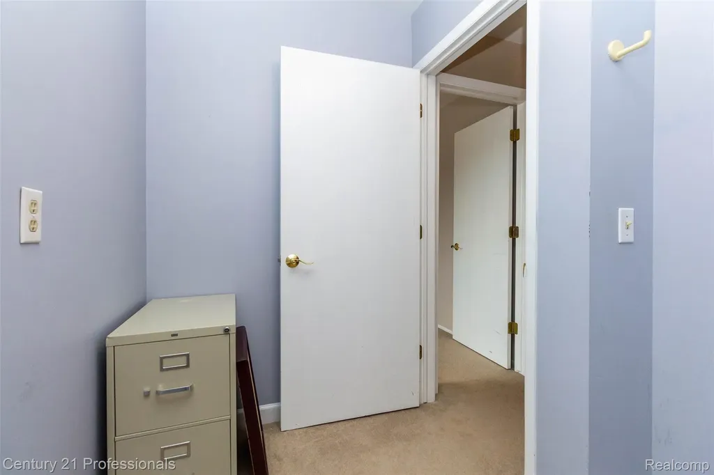 574 Tennyson Rochester Hills City MI 48307