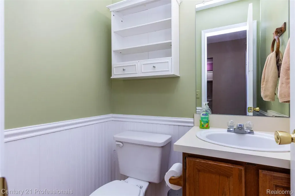 574 Tennyson Rochester Hills City MI 48307