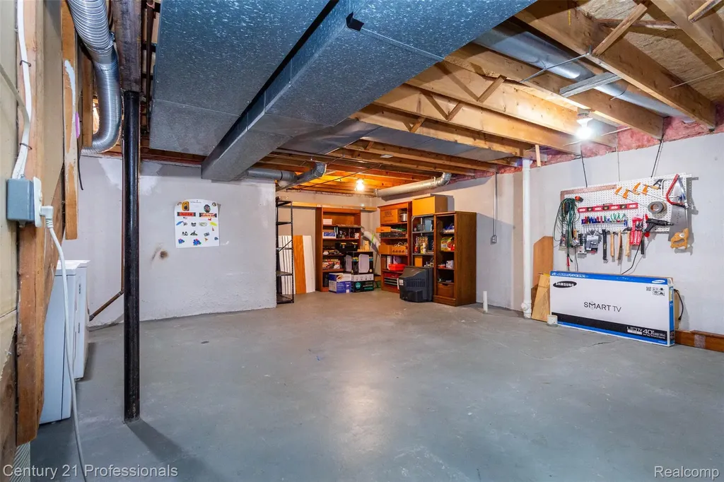 574 Tennyson Rochester Hills City MI 48307