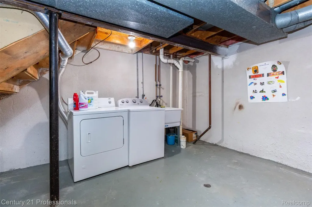 574 Tennyson Rochester Hills City MI 48307
