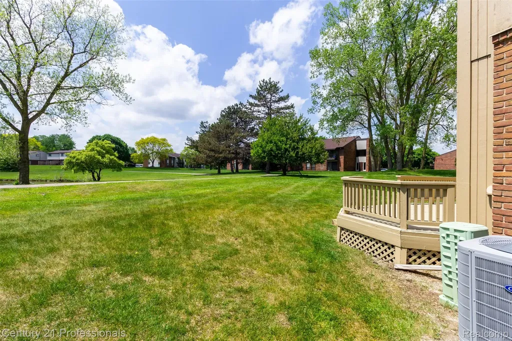 574 Tennyson Rochester Hills City MI 48307
