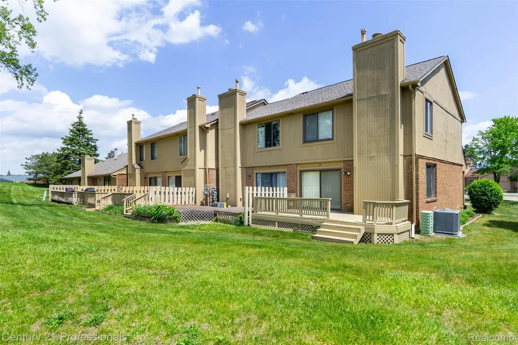 574 Tennyson Rochester Hills City MI 48307
