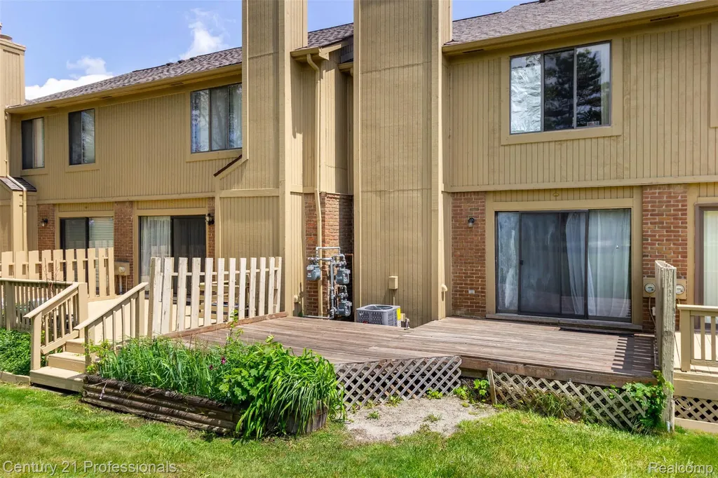 574 Tennyson Rochester Hills City MI 48307
