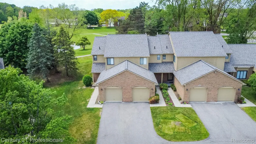 574 Tennyson Rochester Hills City MI 48307