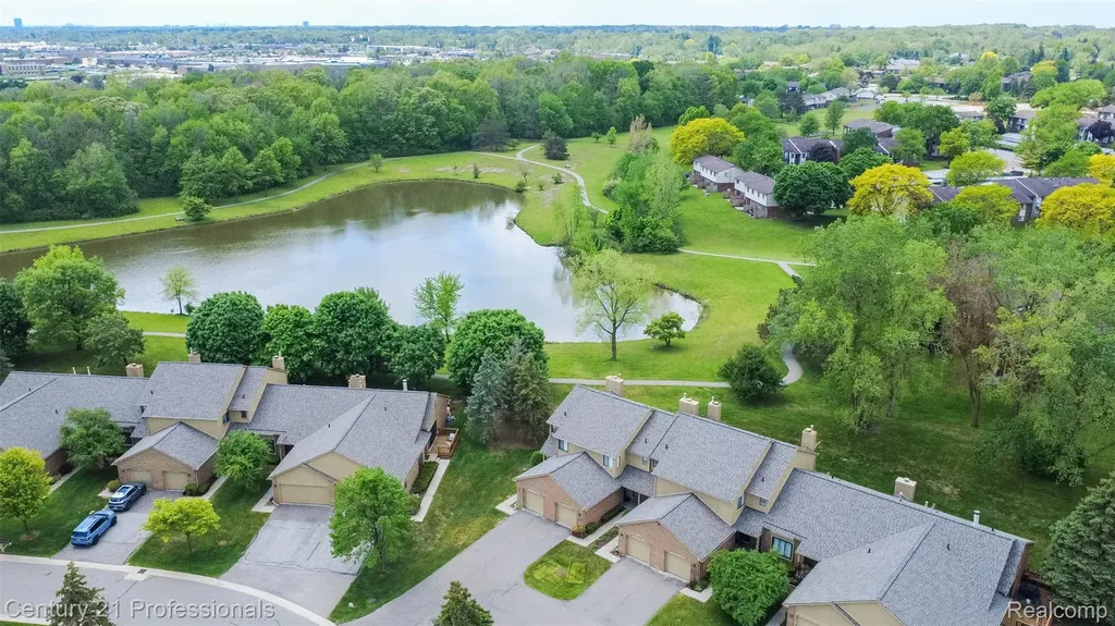 574 Tennyson Rochester Hills City MI 48307